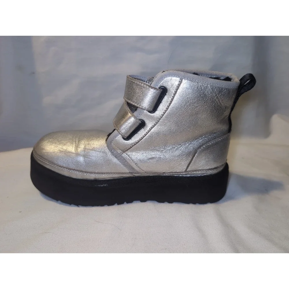 Ugg Neumel Leather Platform Chukka Boots (Big Kids 5, W 6) Silver Strap Ankle